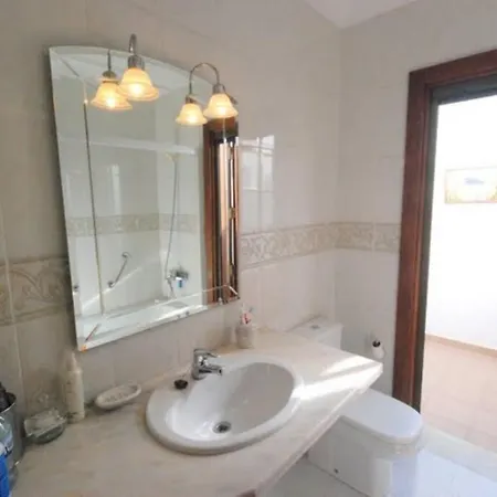 Isa Sea Views וילה *